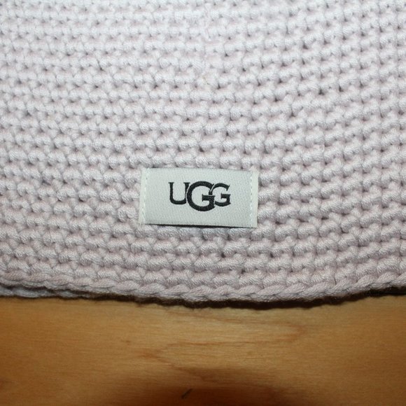 NWT UGG‎ WOMEN\'S MEN\'S UNISEX KNIT POM BEANIE HAT GRAY